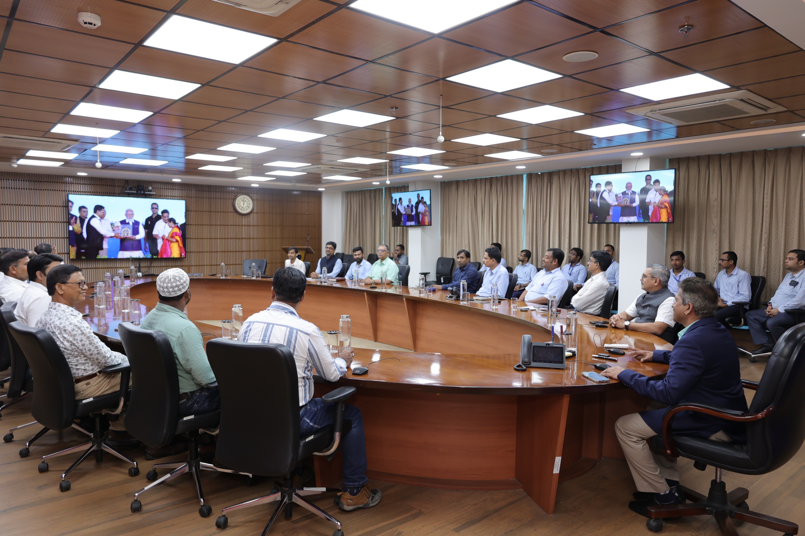 cmd, ALONG WITH D(CP&P), GRSE EMPLOYEES & BUSINESS PARTNERS, WITNESSED THE LIVE STREAMING OF HON’BLE PM SHRI NARENDRA MODI’S ADDRESS DURING “SAMUDRA SE SAMRIDDHI” PROGRAMME - Thumbnail